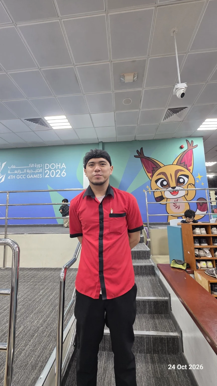 Sahabat tim restoran berbaju merah—siapa namanya?